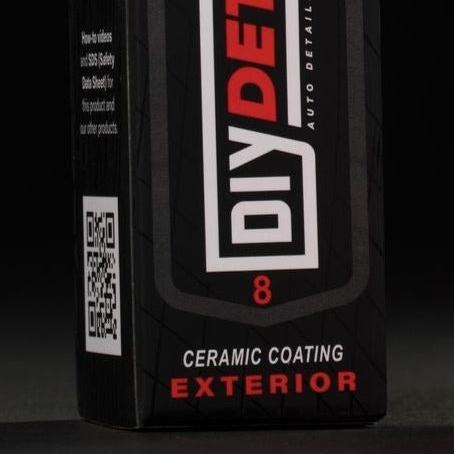 Revêtement céramique DIY Detail 8 ans – protection carrosserie, flacon posé sur capot brillant, traitement longue durée auto