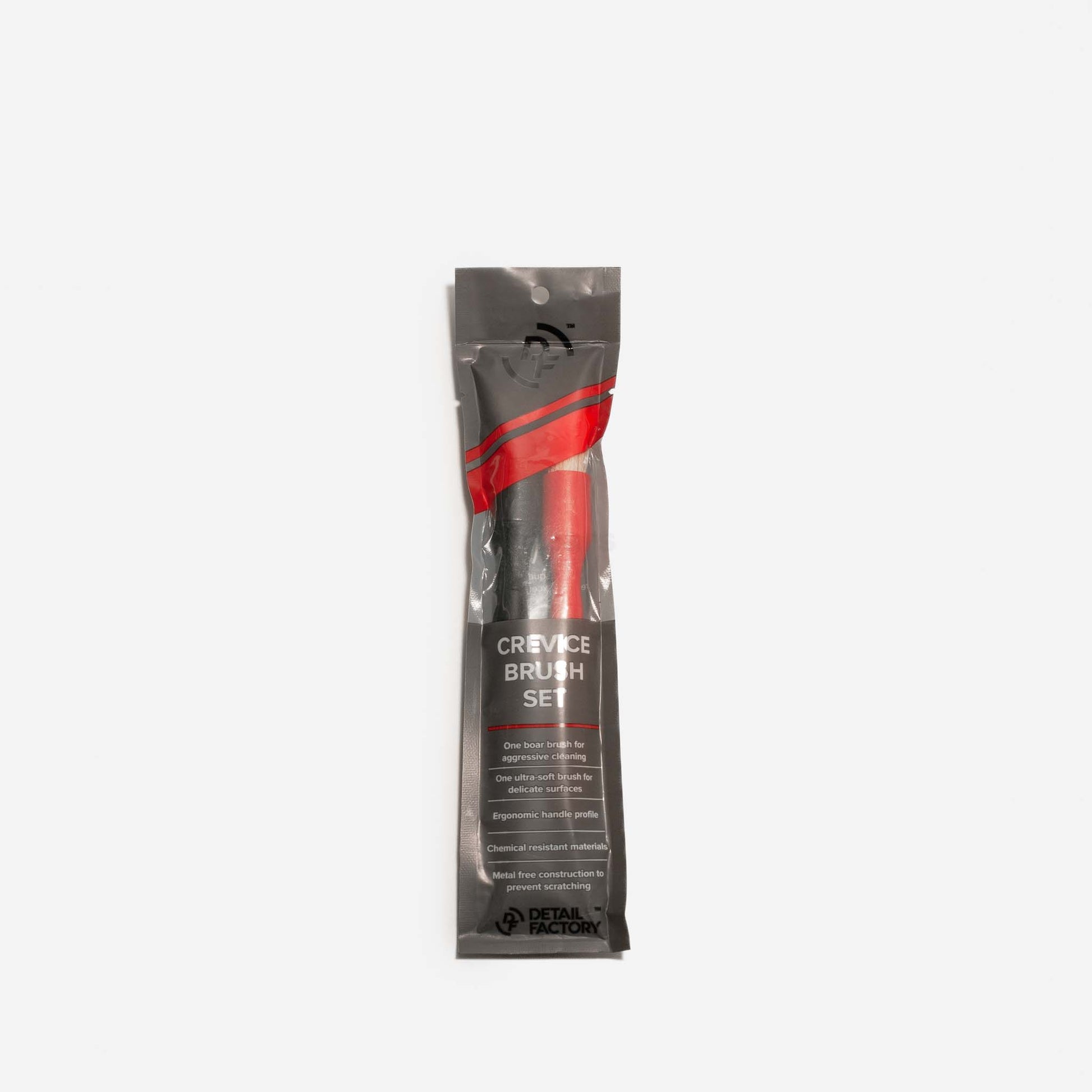 DÃ©tail brosses crevasses â€“ outils fins pour nettoyage intÃ©rieur automobile