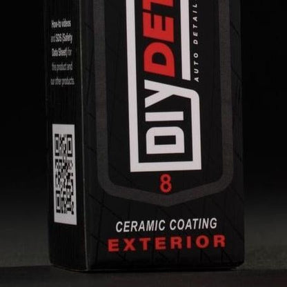 Revêtement céramique DIY Detail 8 ans – protection carrosserie, flacon posé sur capot brillant, traitement longue durée auto