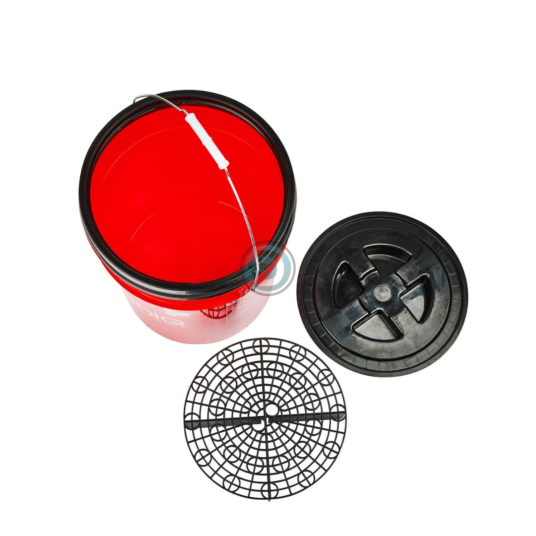 Seau de Lavage Detailing Gtechniq Rouge 20L: Grille Anti-Saleté, Couvercle Multi-Usage